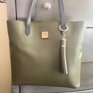 Dooney & Bourke Tote